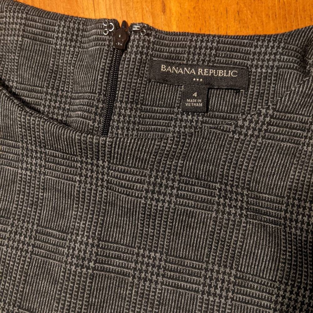 Black and grey Banana Republic sheath dress- size 4 - Picture 2 of 3